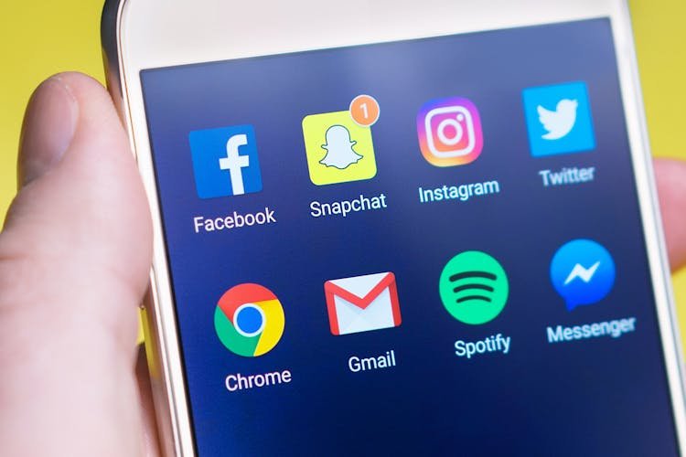 Como Usar Redes Sociais para Melhorar Sua Educação Financeira