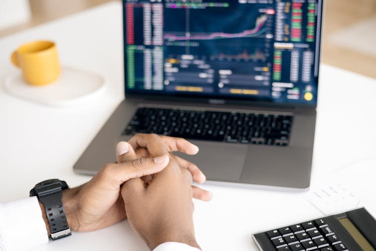 Como Usar Aplicativos de Finanças Pessoais para Melhorar Seu Planejamento Financeiro