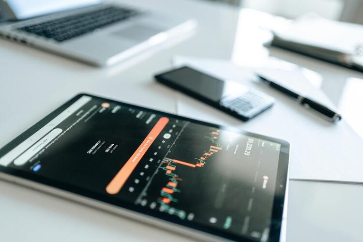 Como a Tecnologia Facilita a Vida Financeira dos Jovens